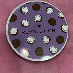 I ❤️ Revolution powder